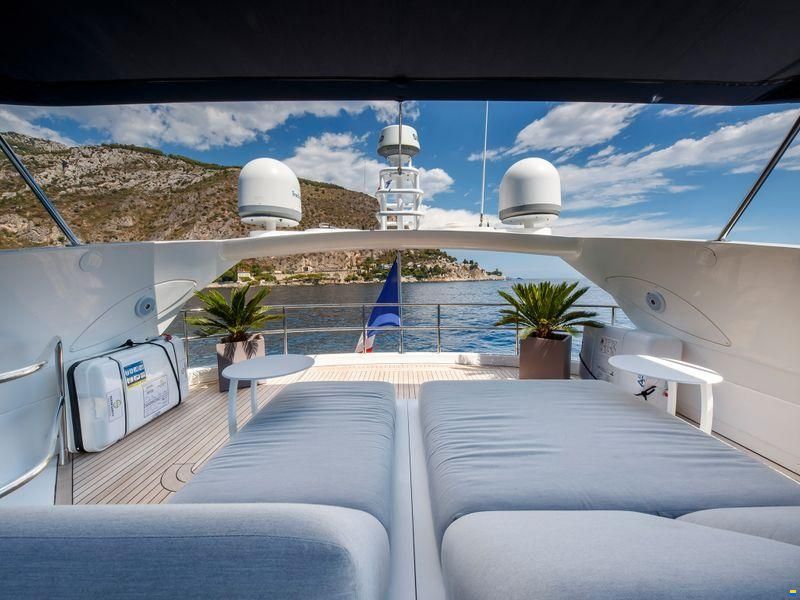 Sunseeker 82 Yacht