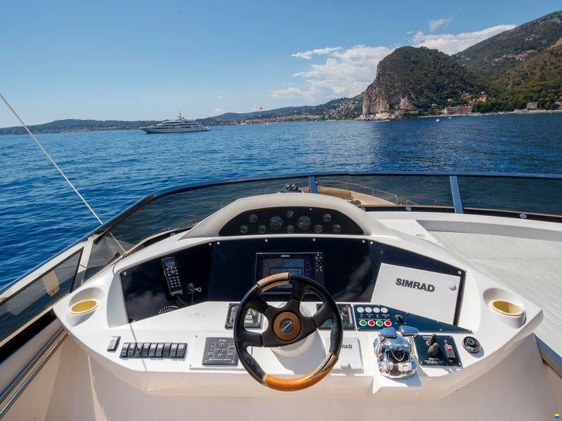 Sunseeker 82 Yacht