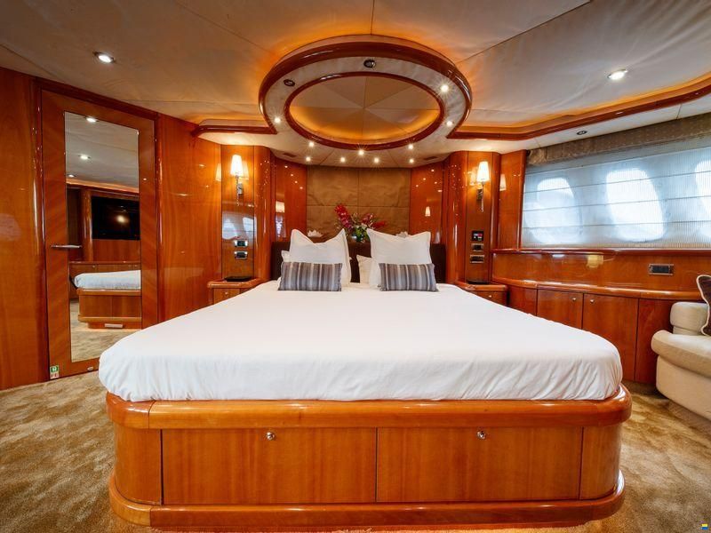 Sunseeker 82 Yacht