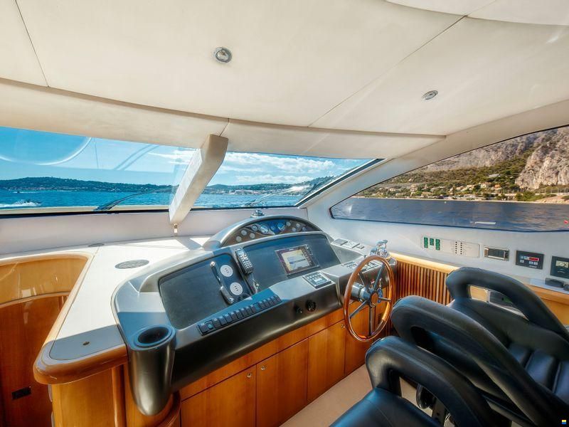 Sunseeker 82 Yacht