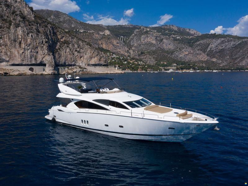 Sunseeker 82 Yacht