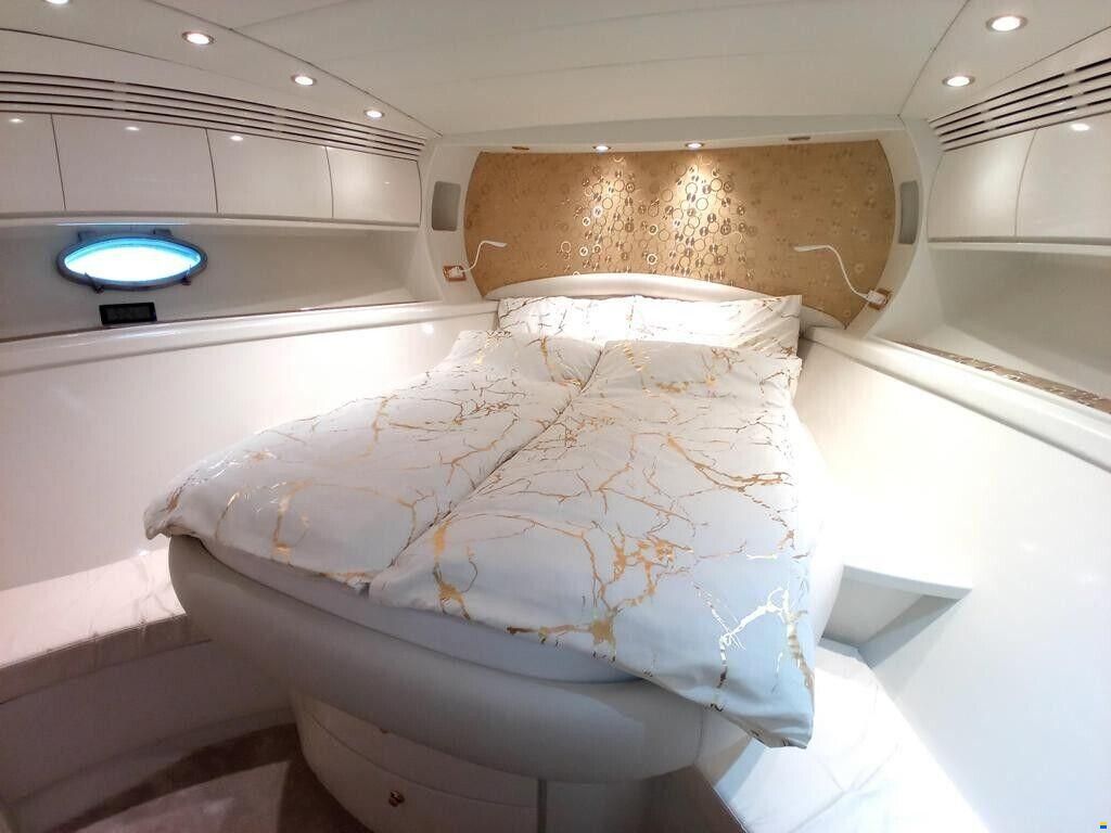 Pershing 54