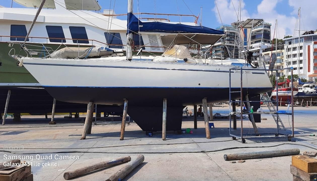 Marine Projects Moody 346 CC