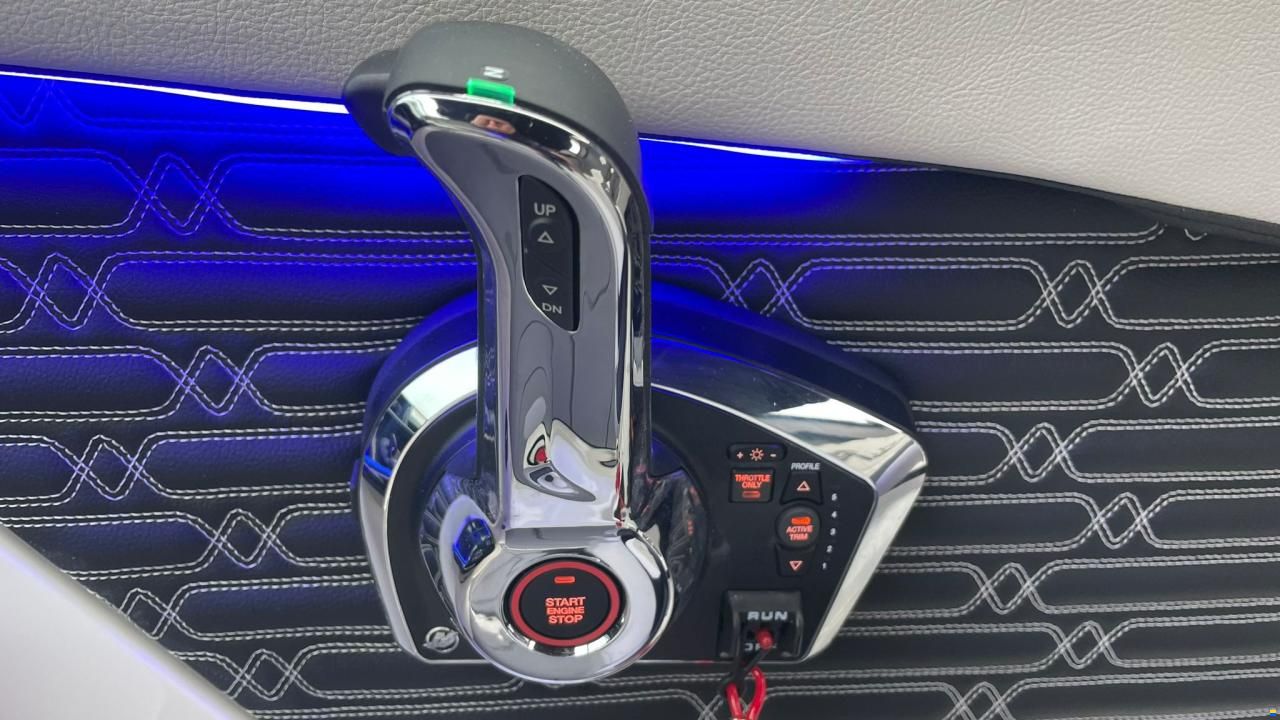 Sea Ray SPX 210 Outboard
