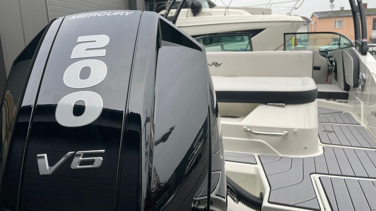 Sea Ray SPX 210 Outboard