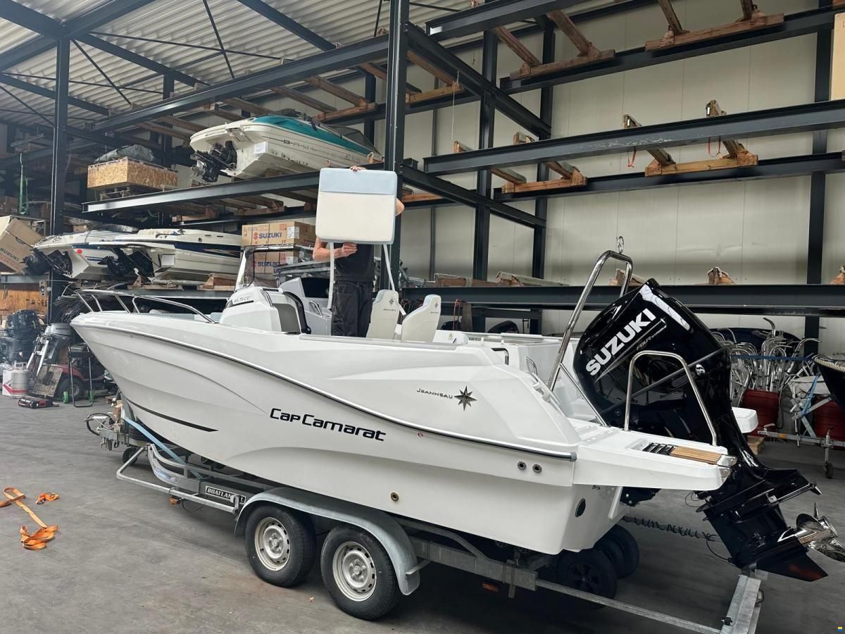 Jeanneau Cap Camarat 6.5 Center Console