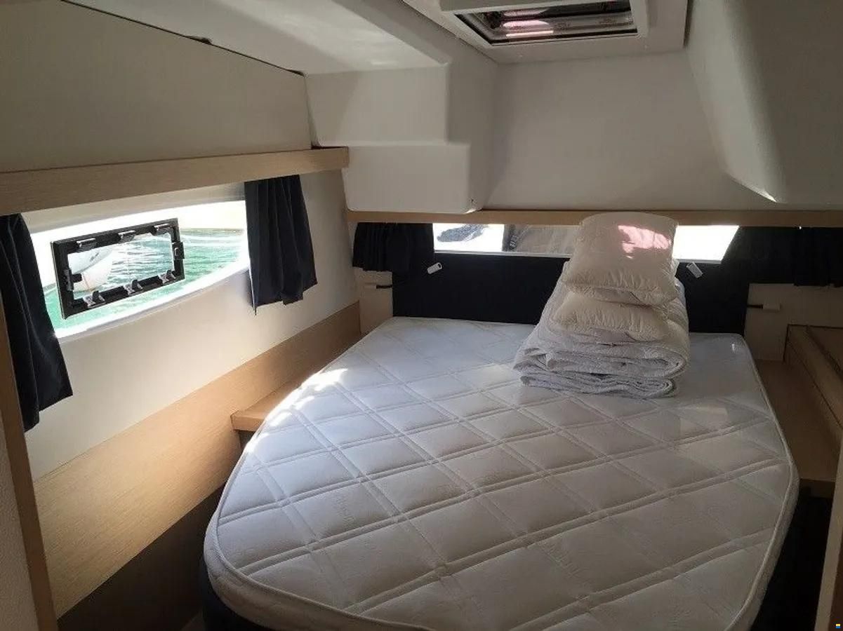 Fountaine Pajot Lucia 40