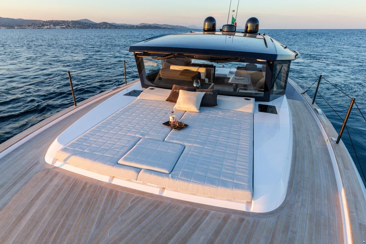 PARDO GT52