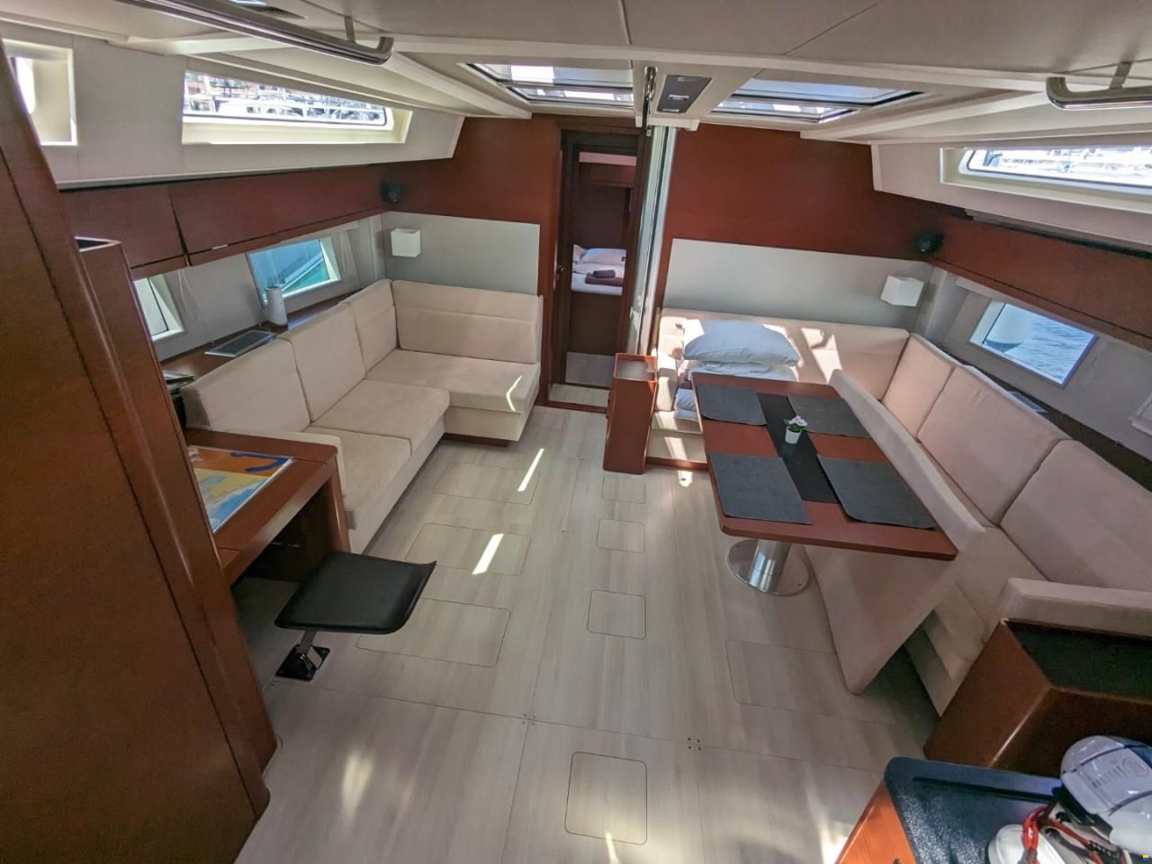Hanse 548