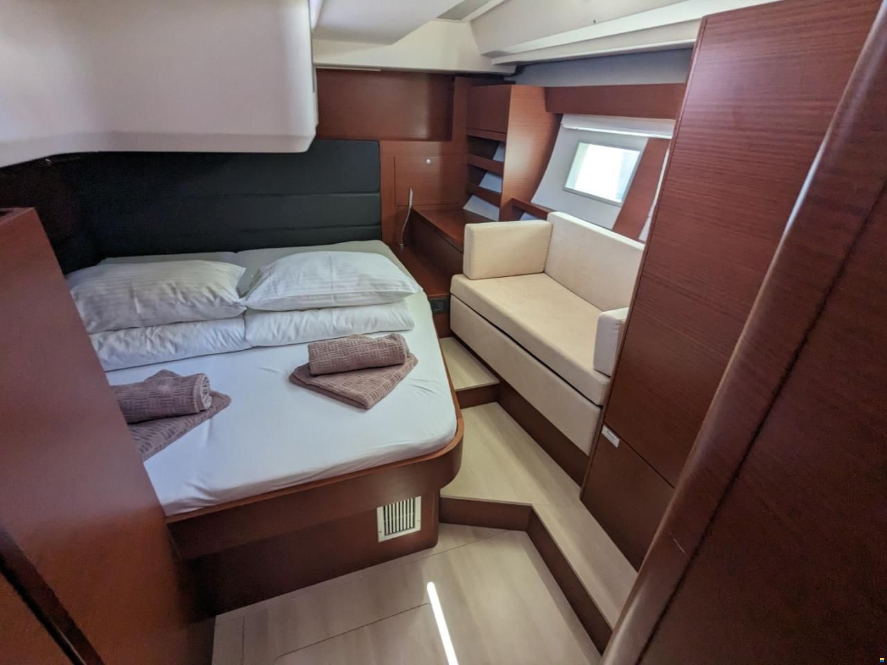 Hanse 548