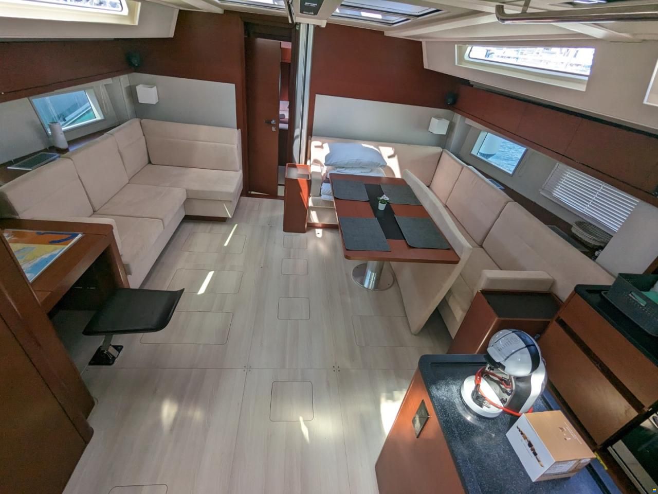 Hanse 548