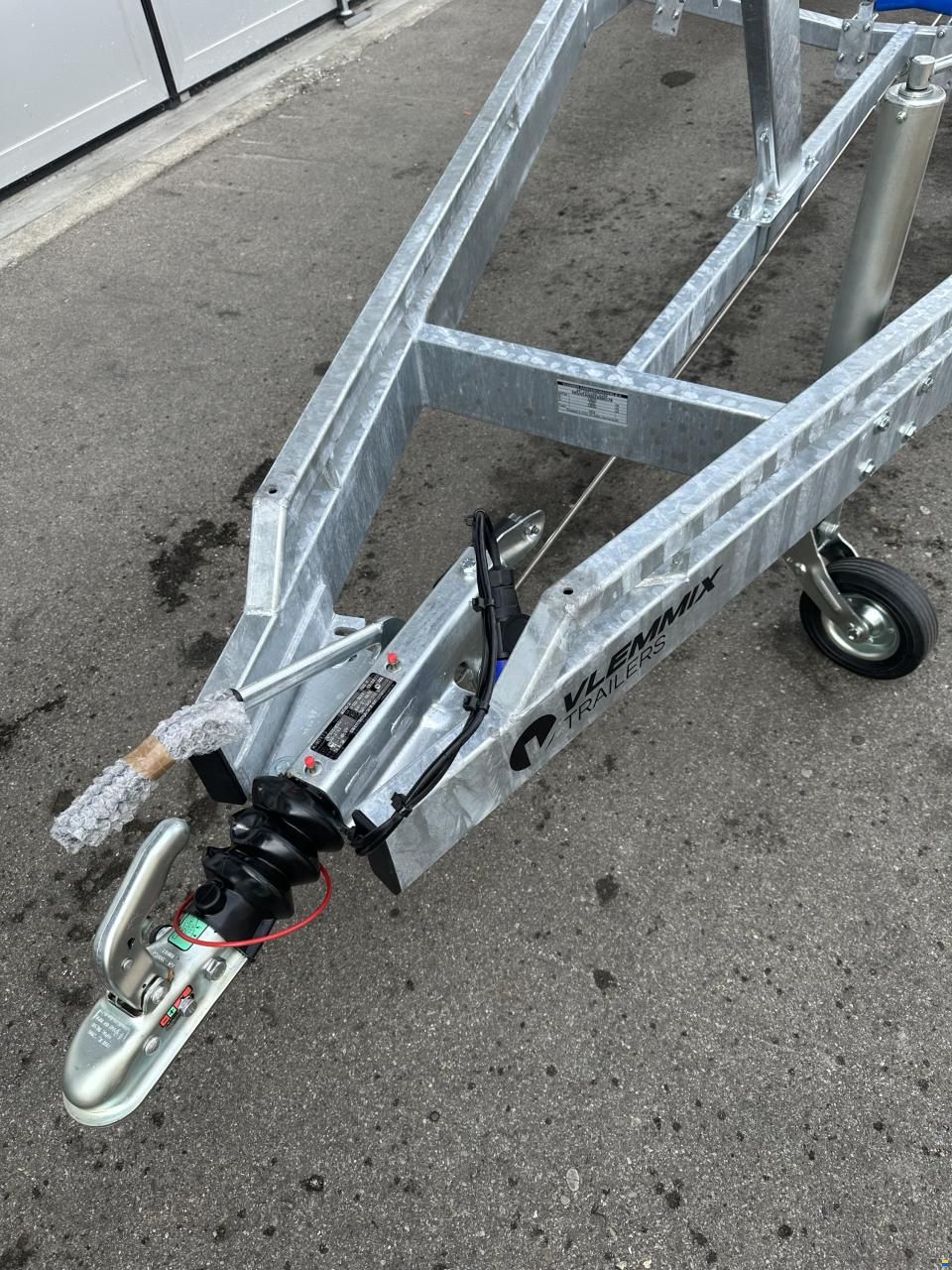 Vlemmix M TRAILER 3500 KG 3 X AS 1500 KG