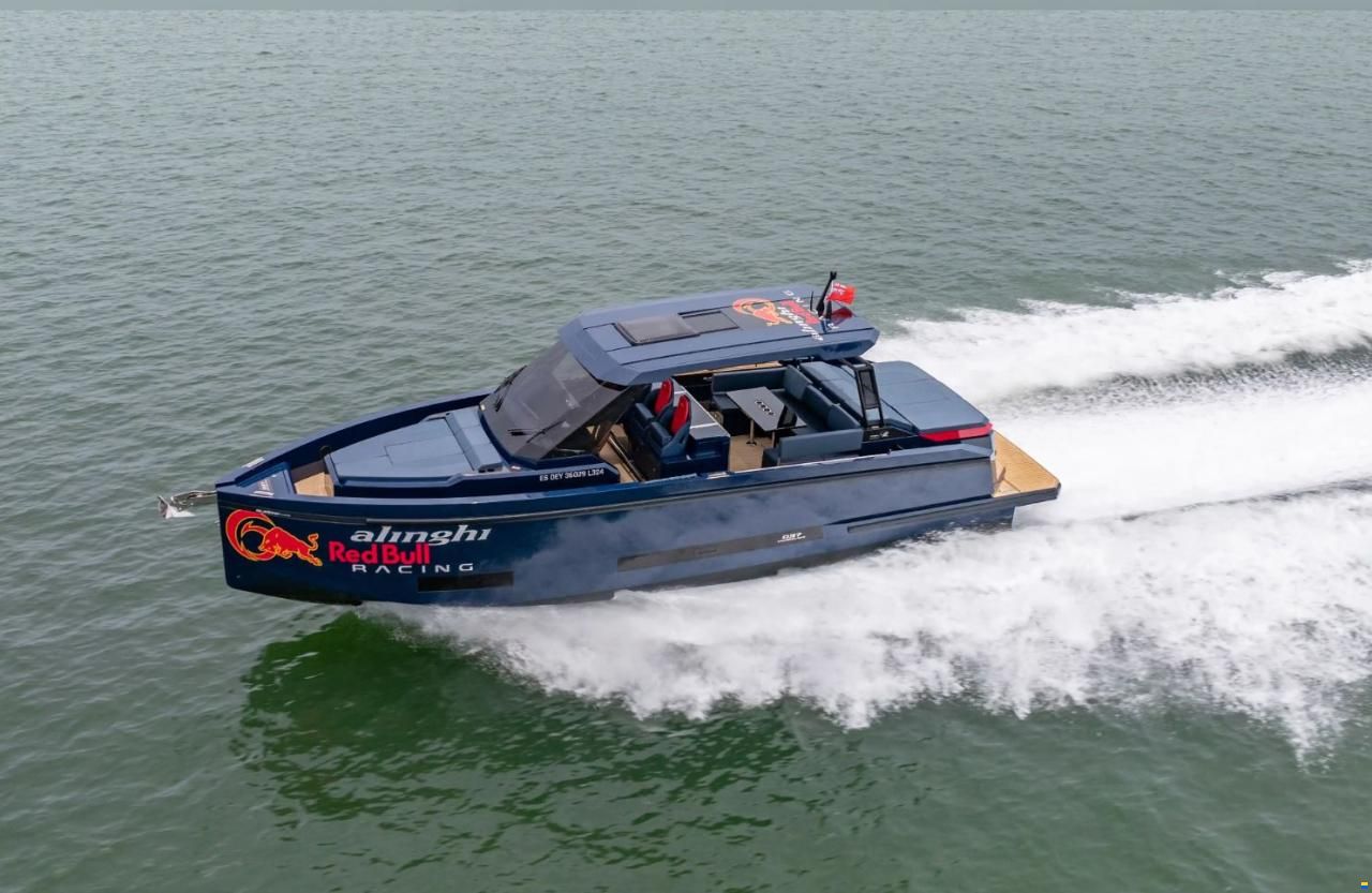 De Antonio D37 Alinghi Red Bull Racing