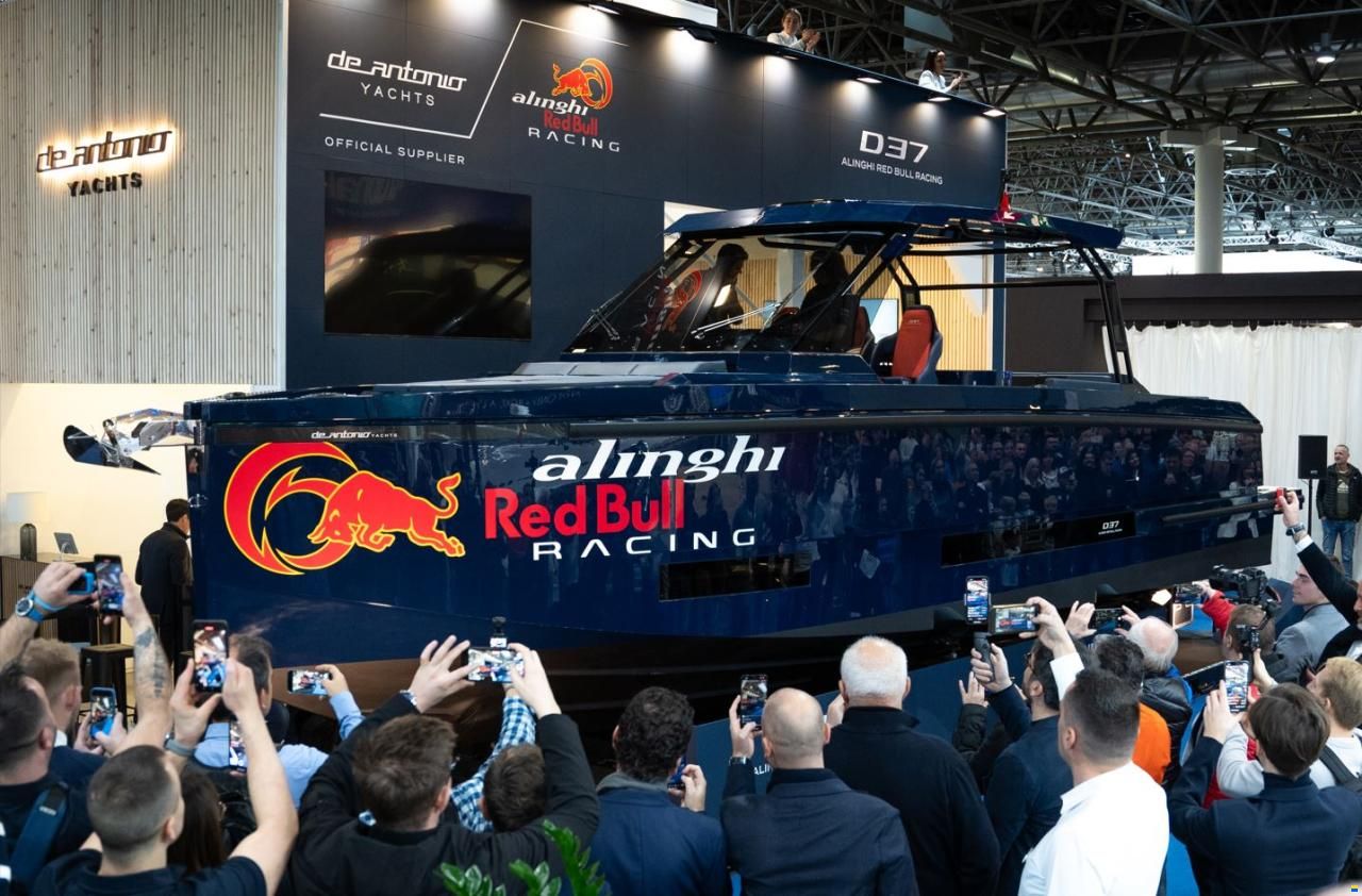 De Antonio D37 Alinghi Red Bull Racing