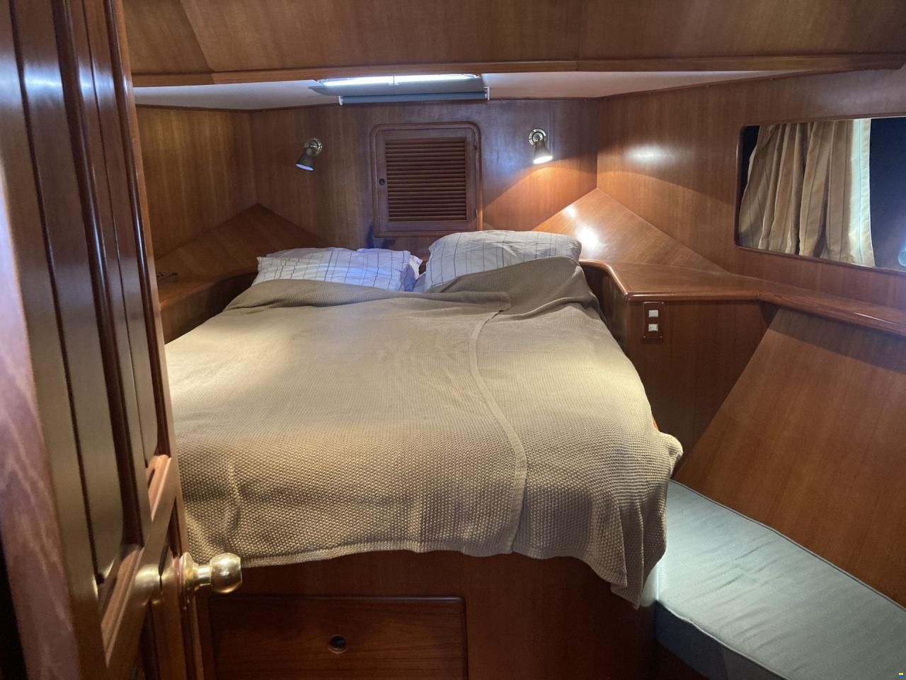 Trader 47 Flybridge  Cruising Motor Yacht or Li