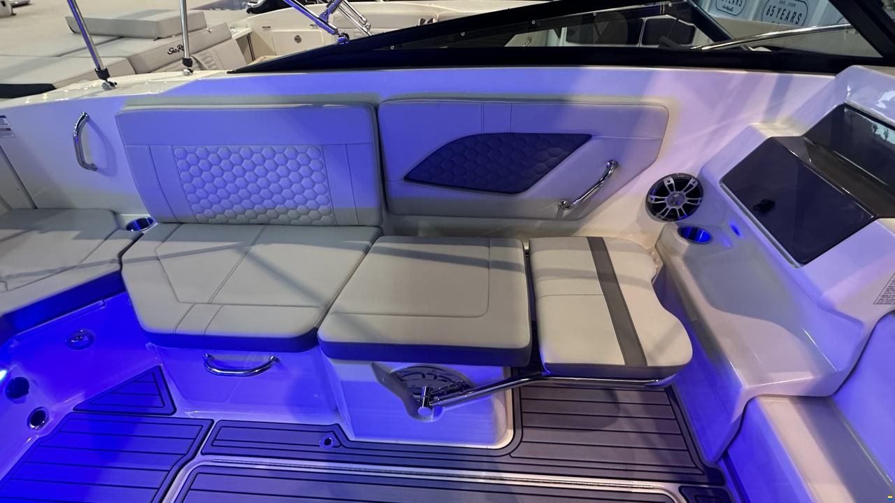 Sea Ray Sunsport (SSE) 230