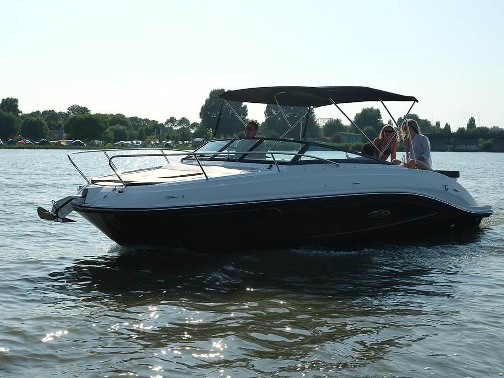 Sea Ray Sunsport (SSE) 230