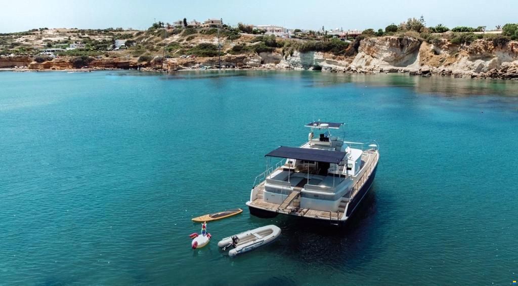 Lagoon Power 43