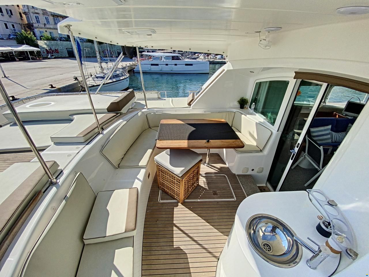 Lagoon Power 43