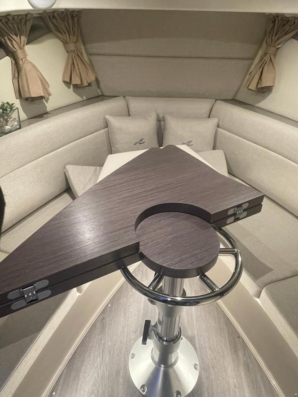 Sea Ray Sundancer 320 DAE