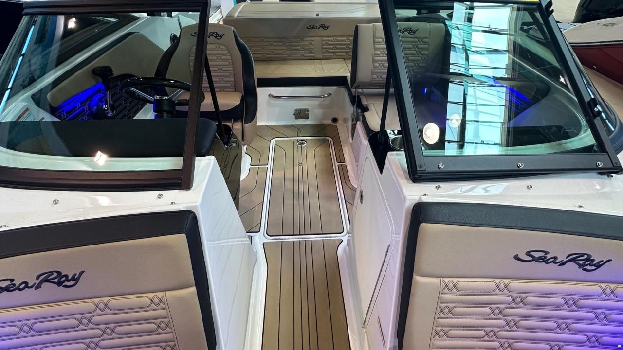 Sea Ray SPXE 190 & Trailer