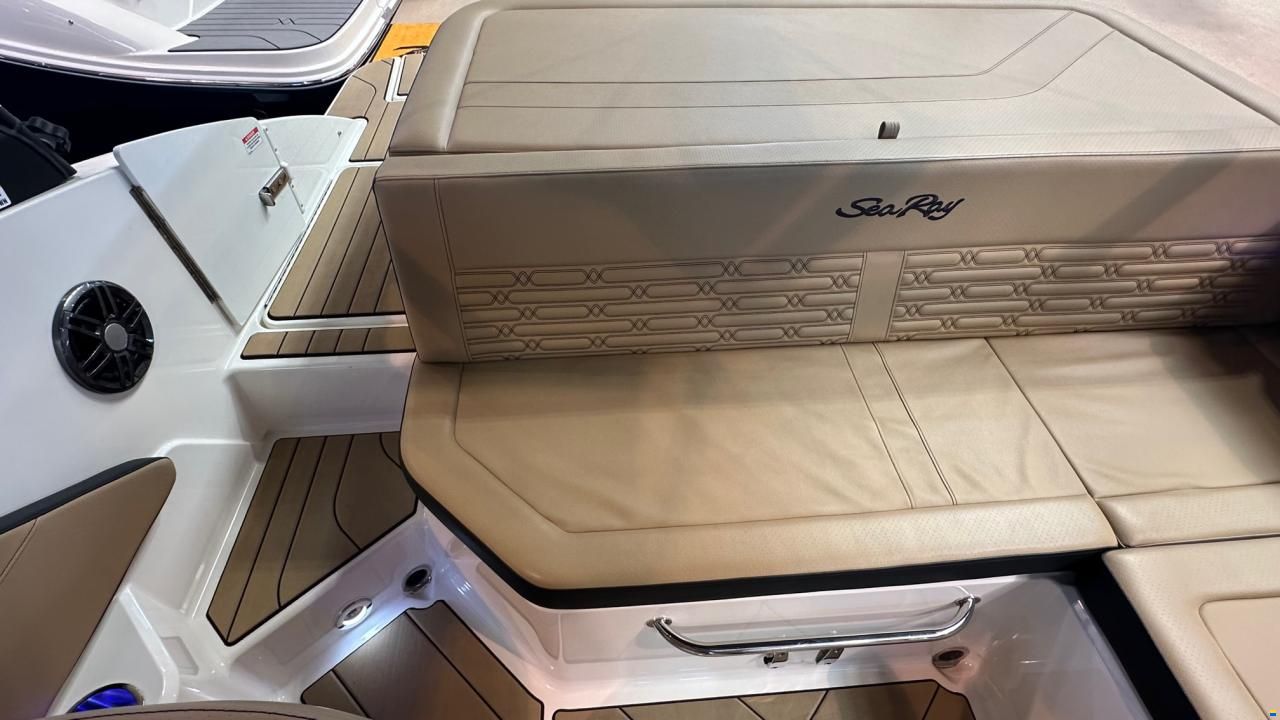 Sea Ray SPXE 190 & Trailer