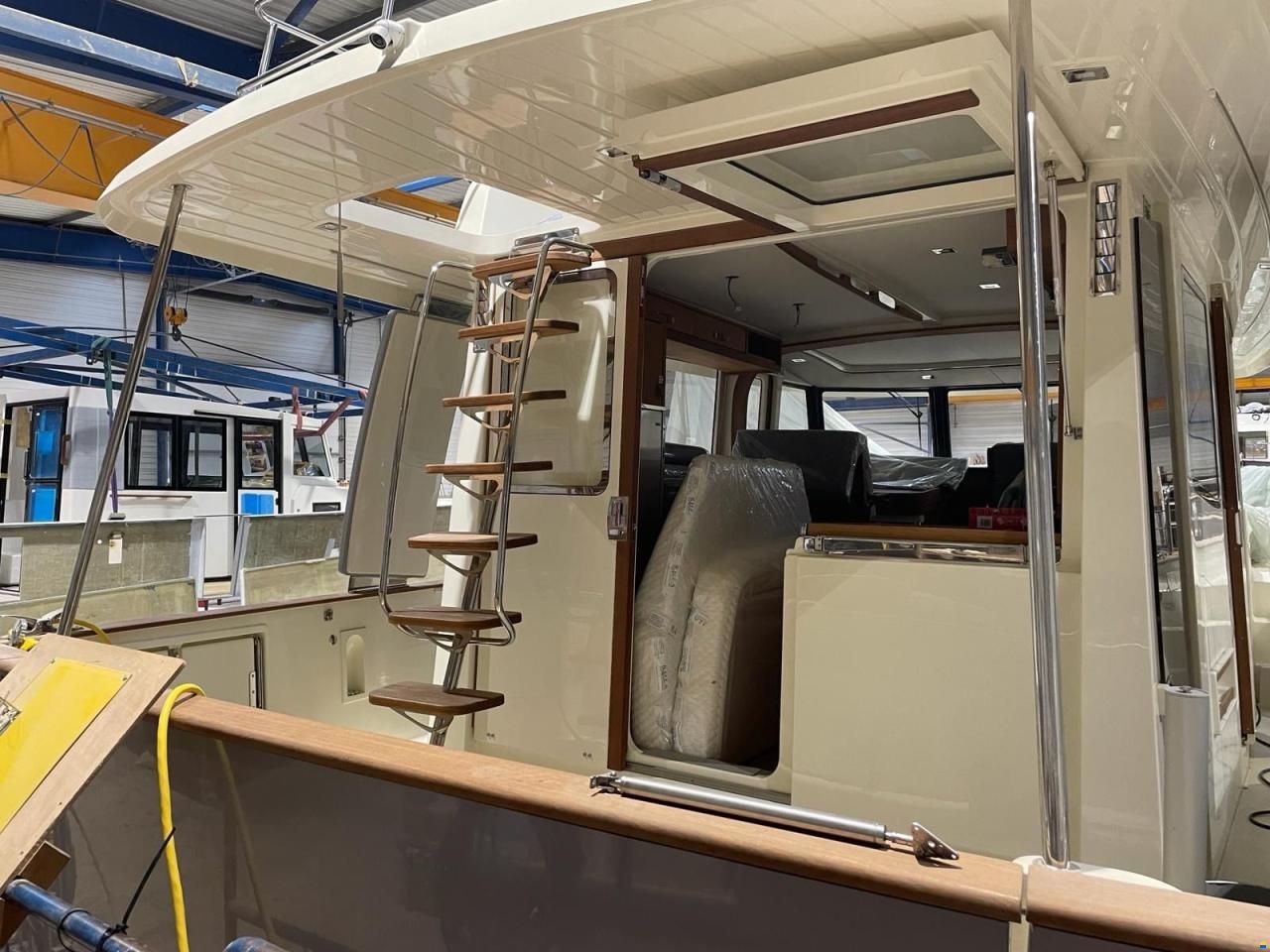 Rh&eacute;a 34 Trawler