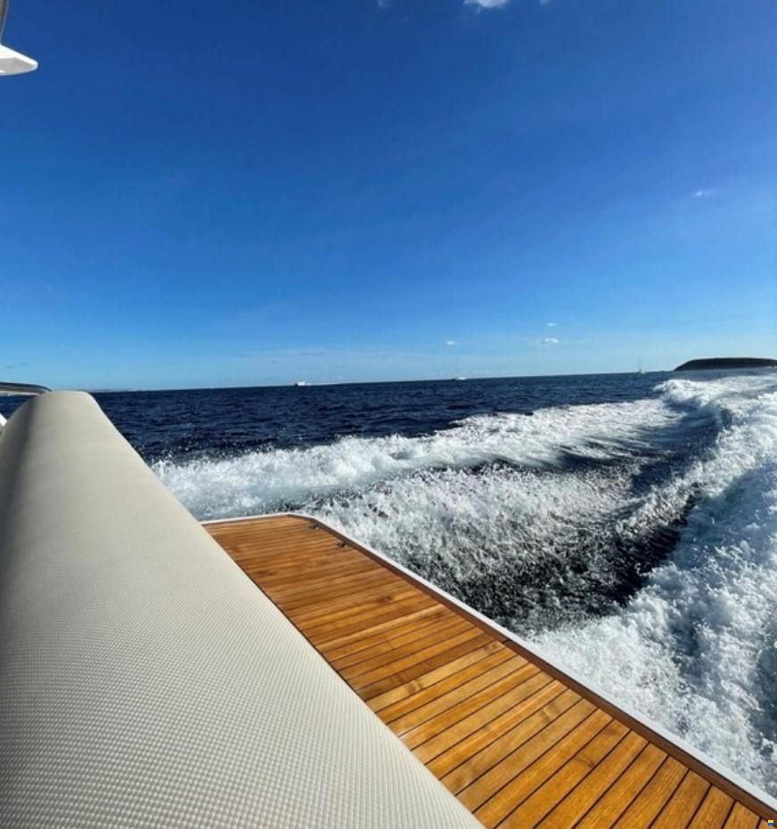 Sealine S 335