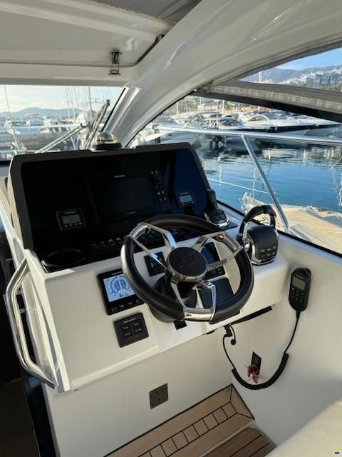 Sealine S 335