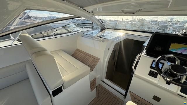 Sealine S 335