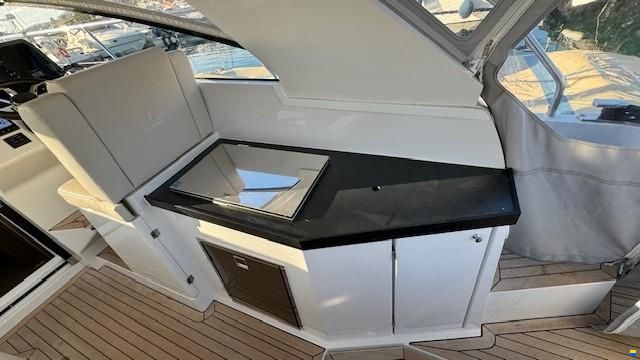 Sealine S 335