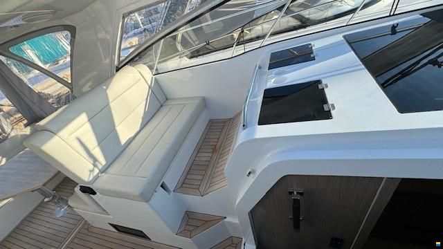 Sealine S 335