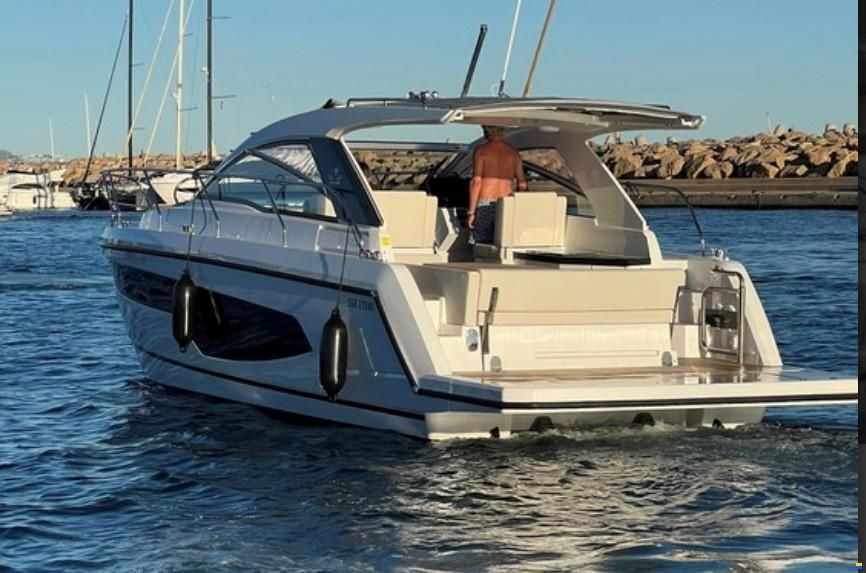 Sealine S 335