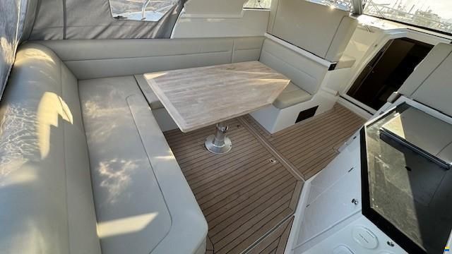 Sealine S 335