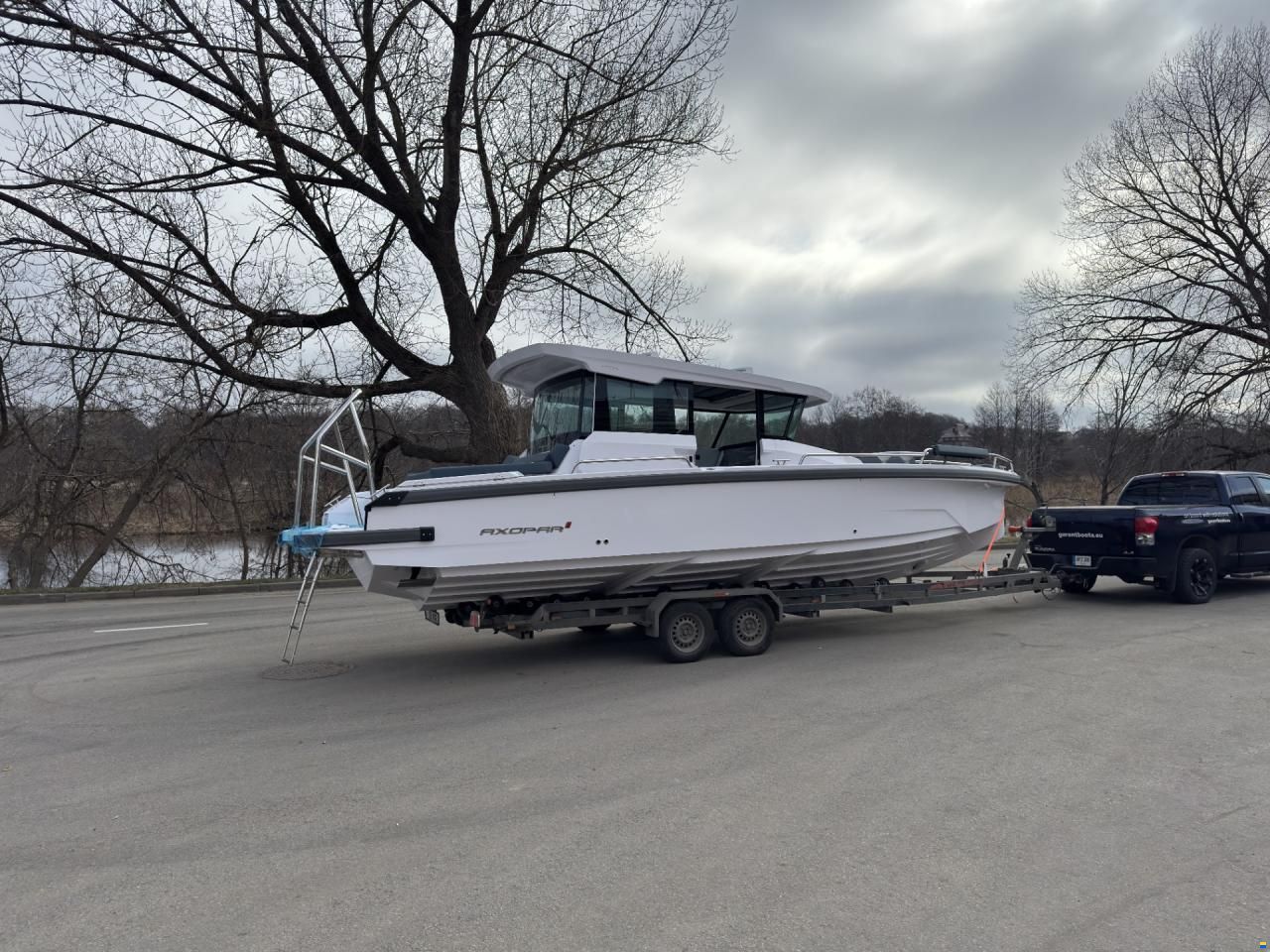 Axopar 29 XC Cross Cabin