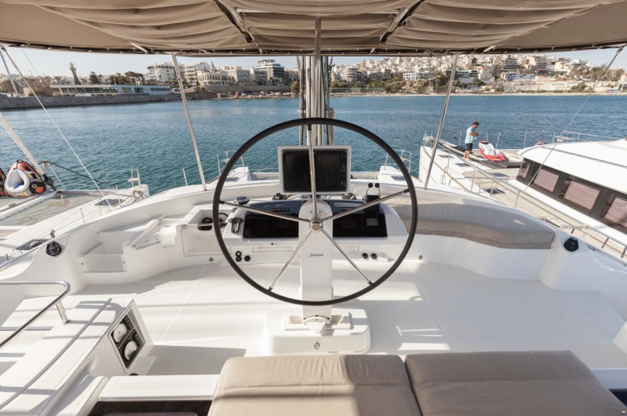 Lagoon 52
