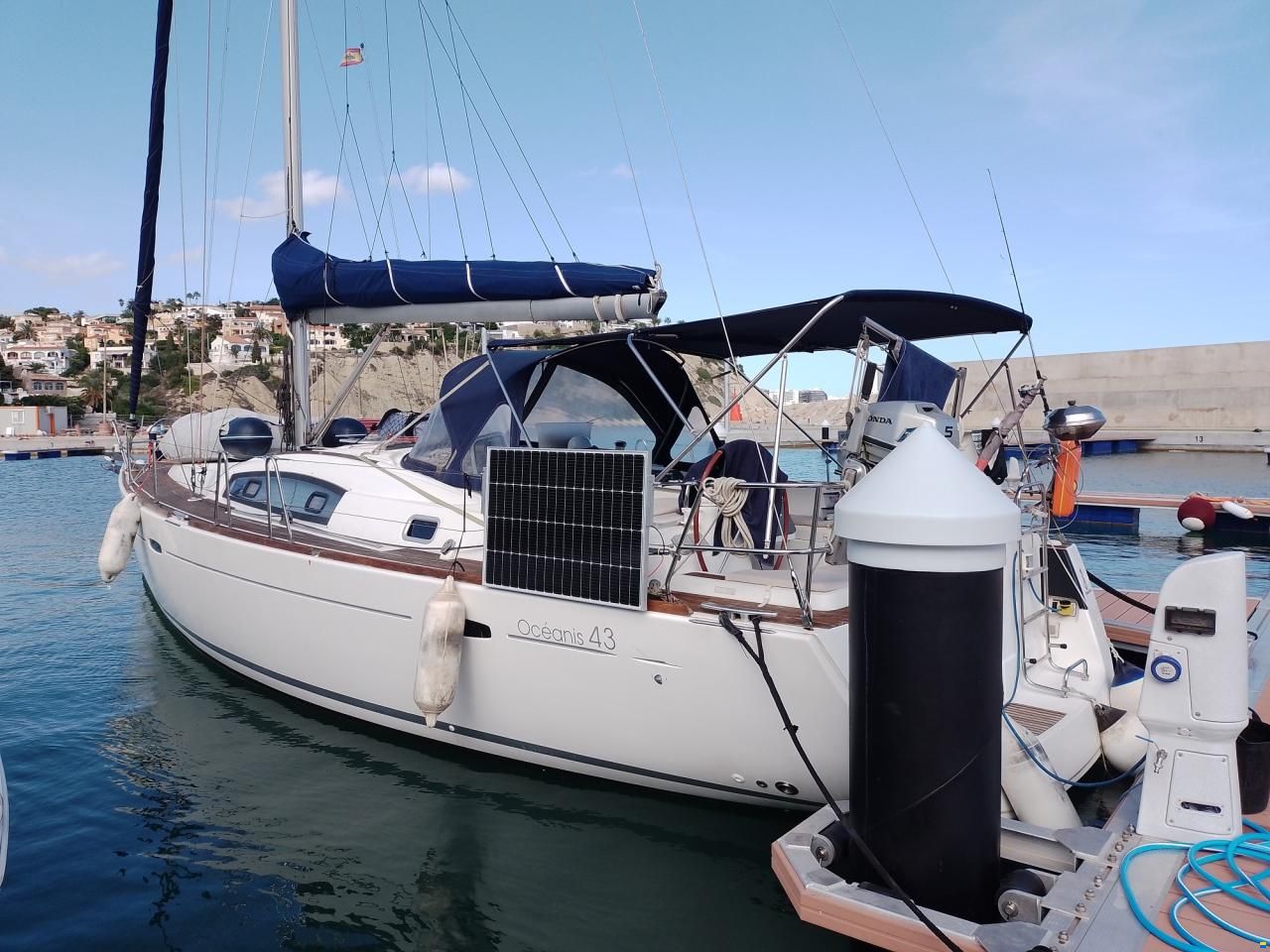 Beneteau Oceanis 43