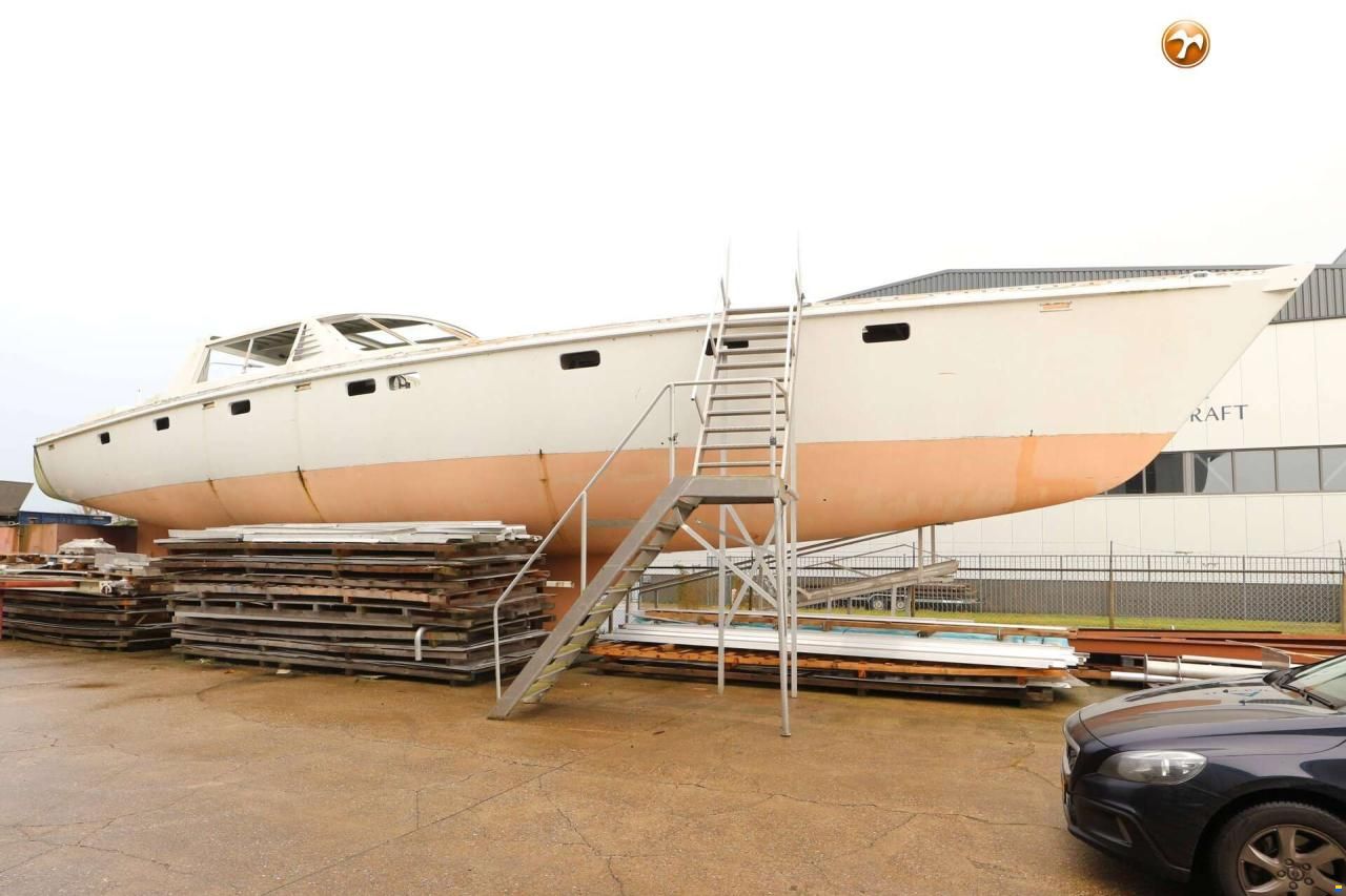Trintella 82AD hull