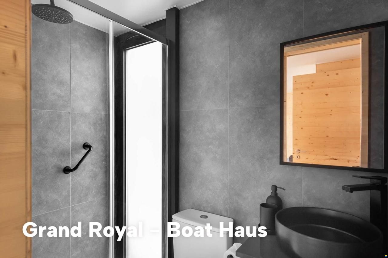 Boat Haus Mediterranean 12X4,5 ROYAL Hou