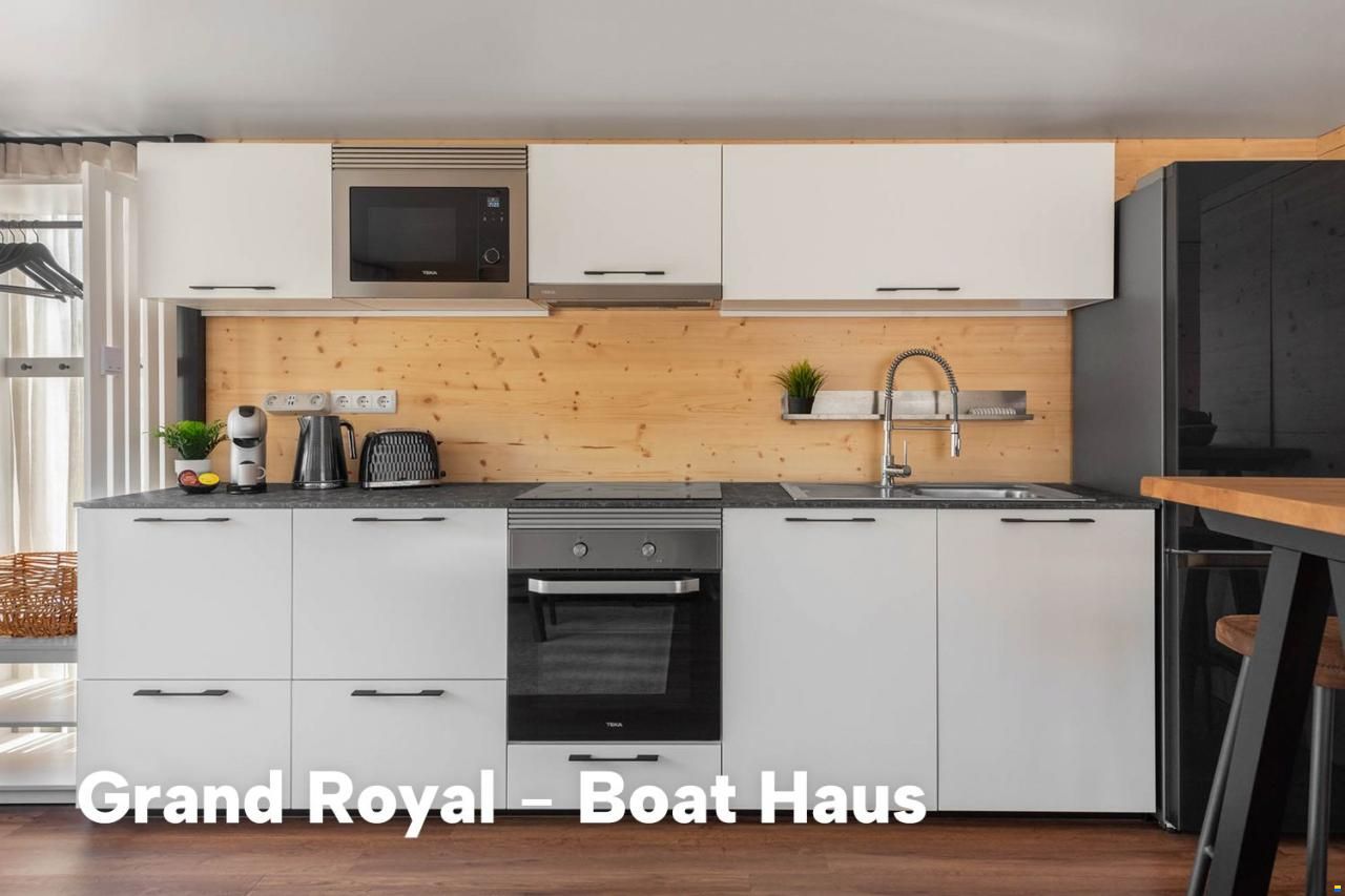 Boat Haus Mediterranean 12X4,5 ROYAL Hou