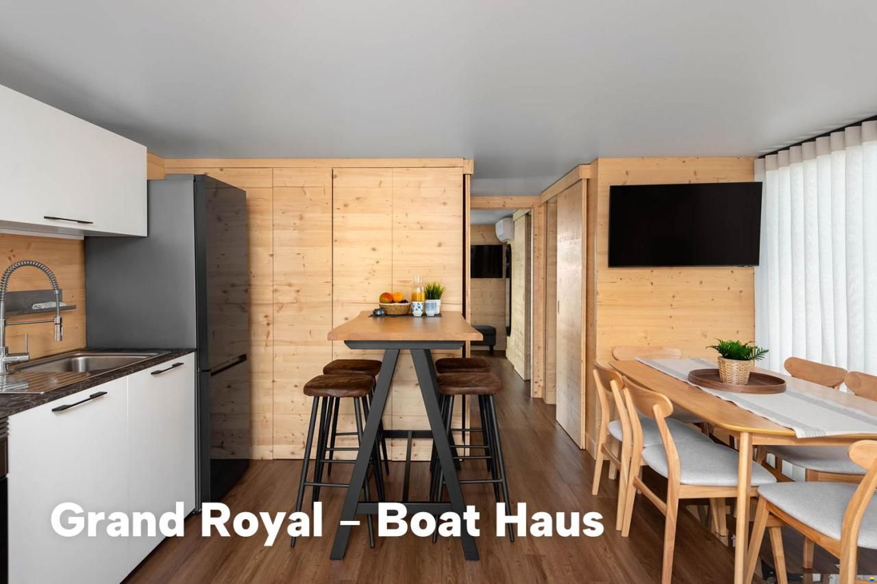 Boat Haus Mediterranean 12X4,5 ROYAL Hou
