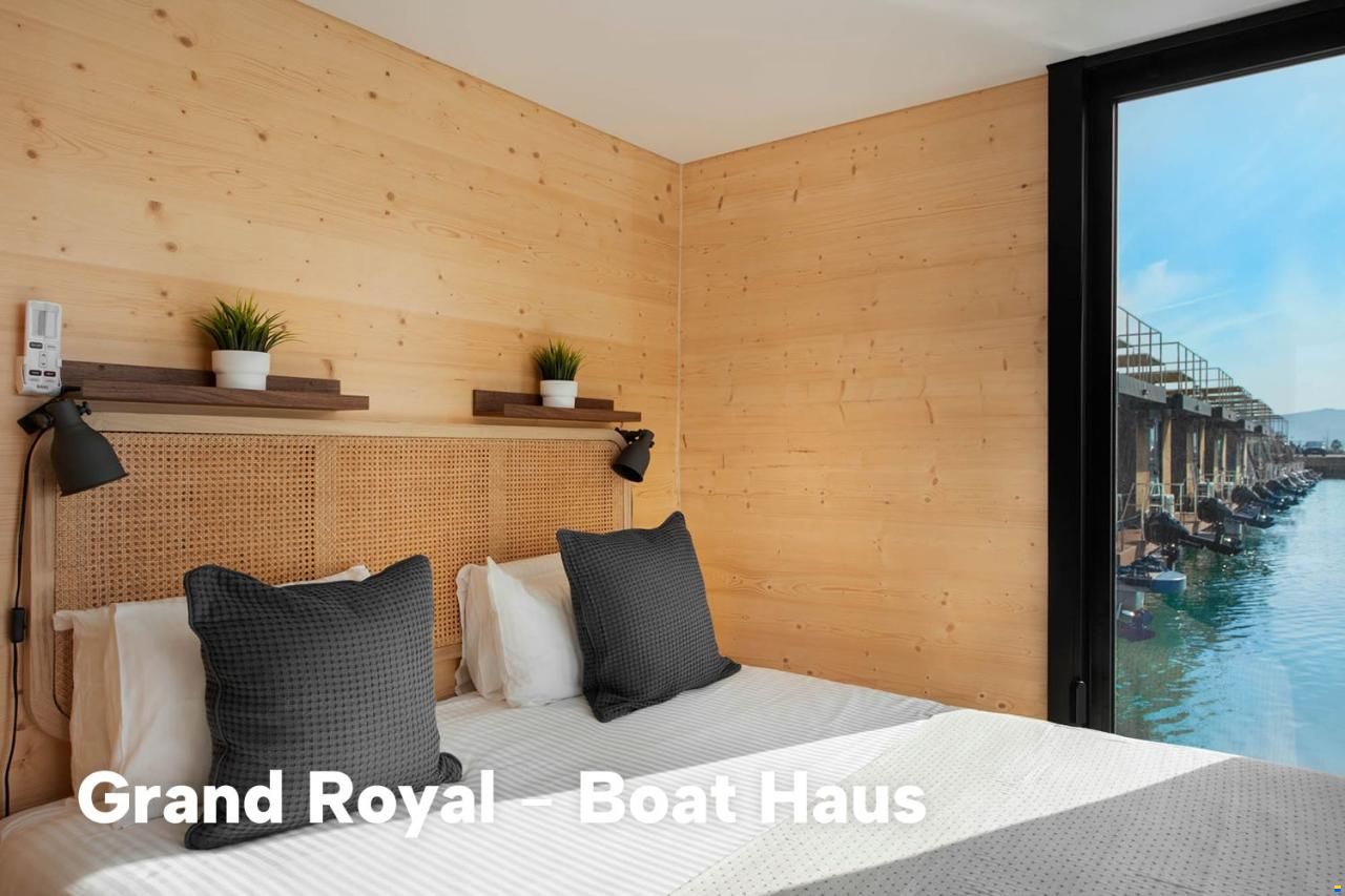 Boat Haus Mediterranean 12X4,5 ROYAL Hou