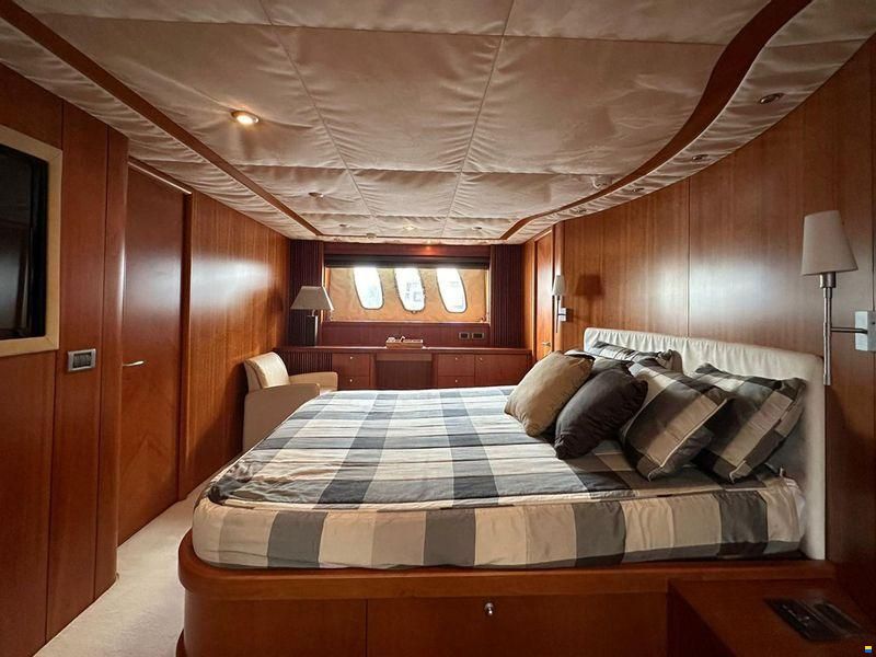 Sunseeker Predator 82