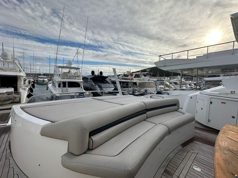 Sunseeker Predator 82