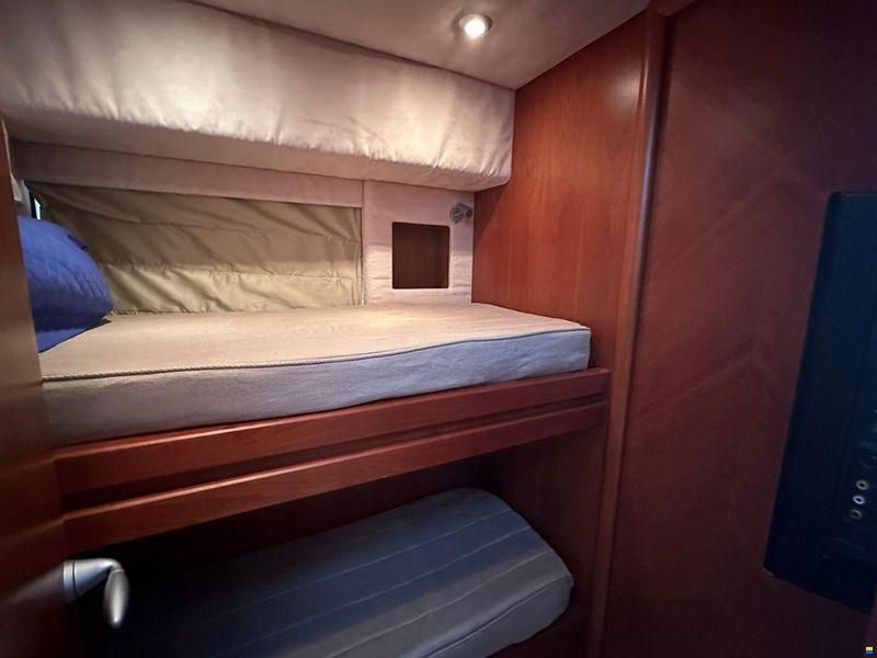 Sunseeker Predator 82