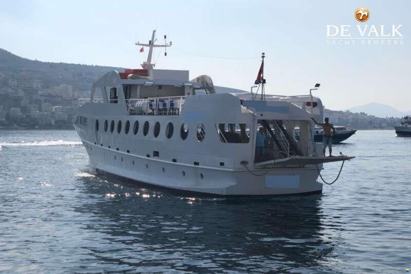 CAR/PASSENGERS FERRY 33