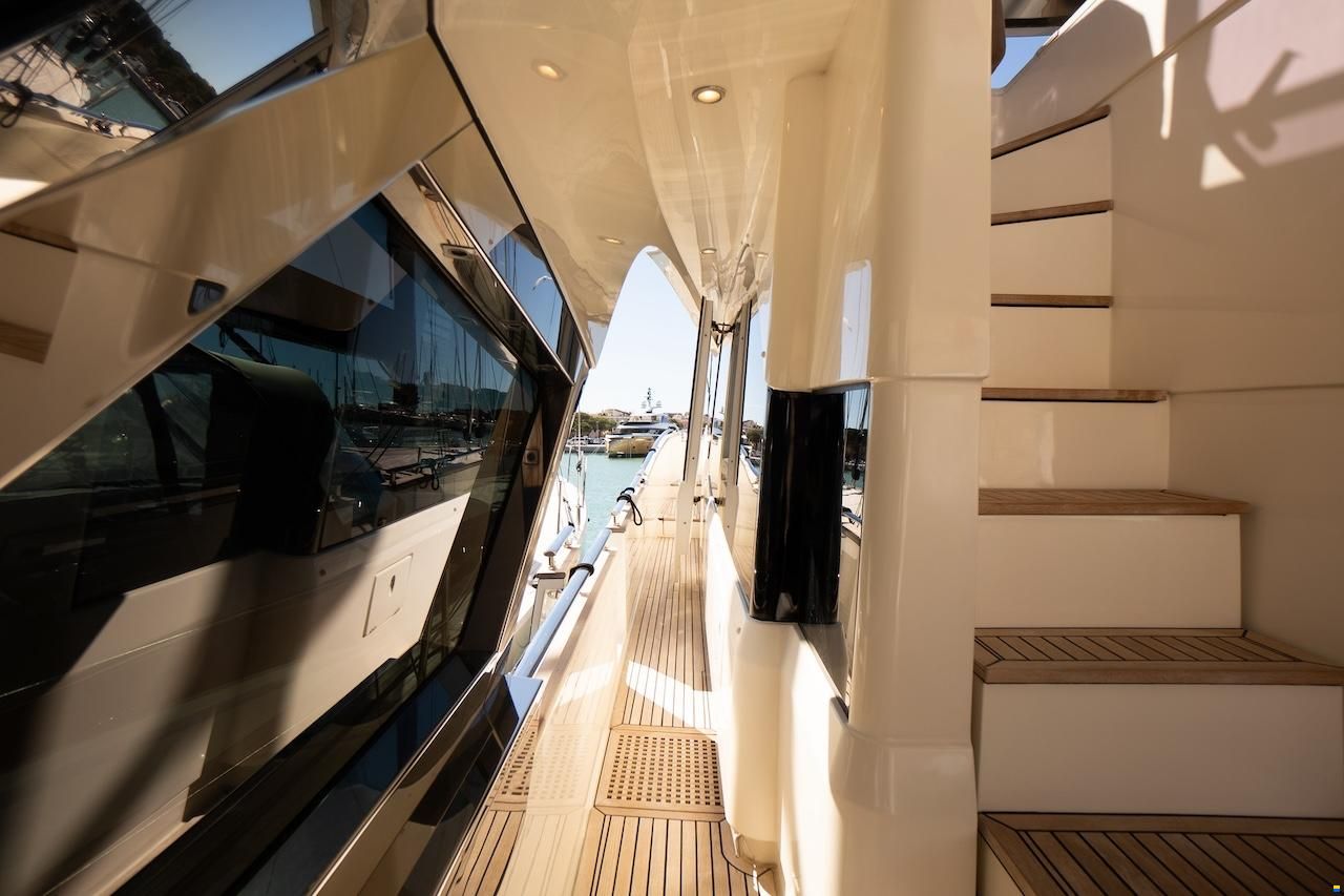 Monte Carlo Yachts 70