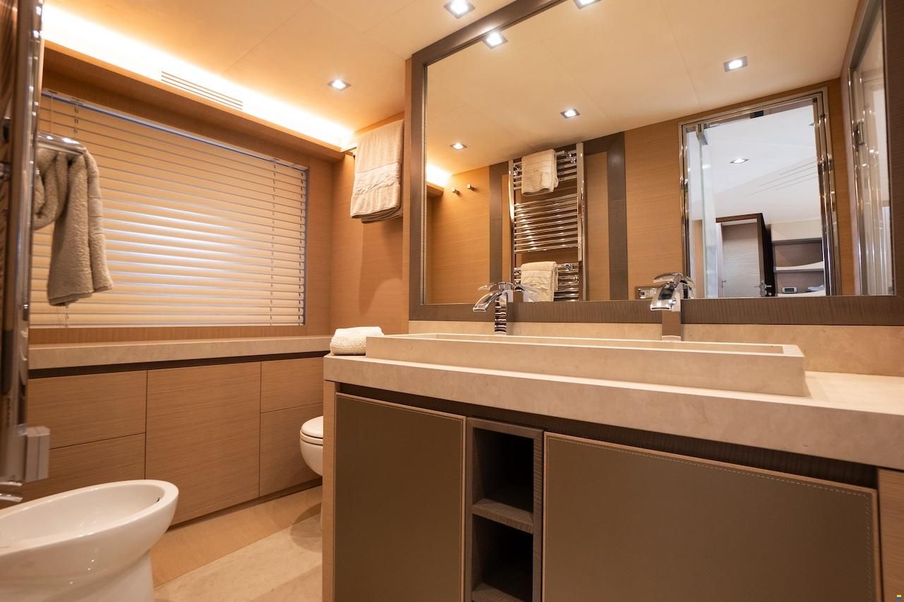 Monte Carlo Yachts 70