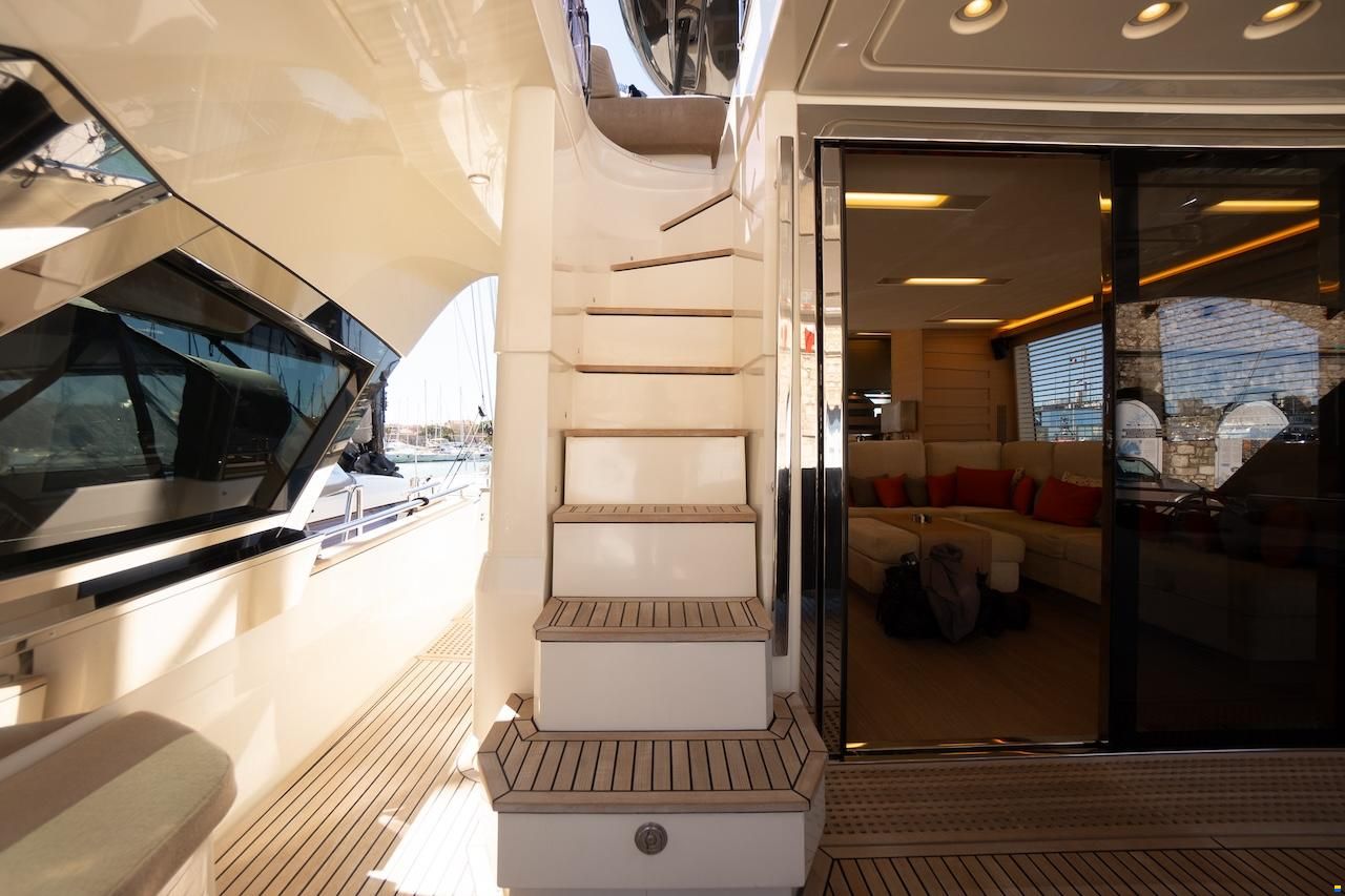 Monte Carlo Yachts 70