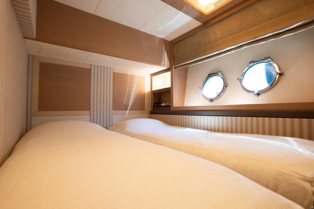 Monte Carlo Yachts 70